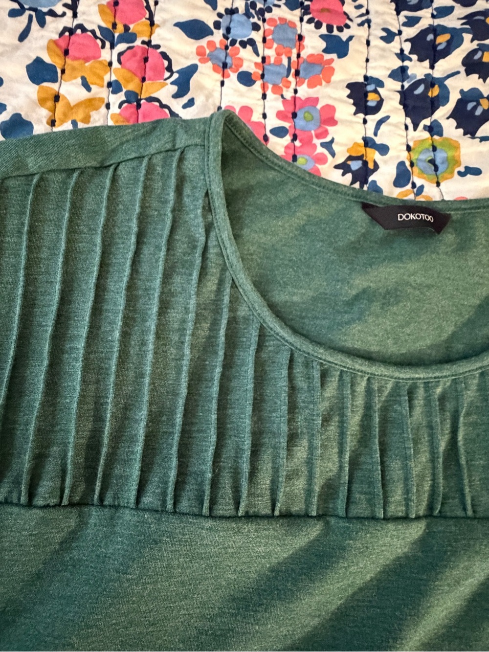 DOKOTOO XL Women’s Hunter Green SOFT Short Sleeve Knit Top - Picture 4 of 13
